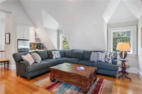 10 Ocean Lawn Lane Newport RI 02840