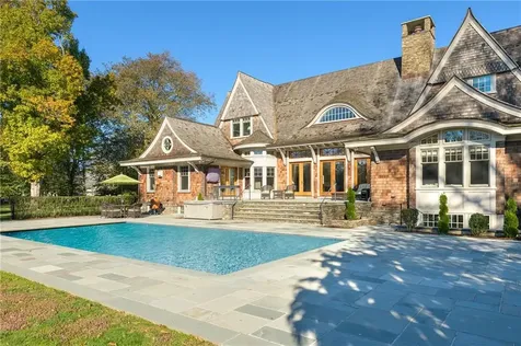 10 Ocean Lawn Lane Newport RI 02840