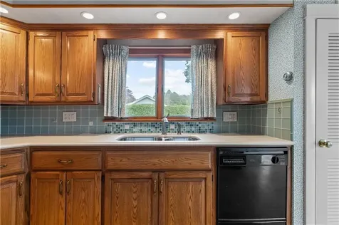 64 Kenyon Road Tiverton RI 02878