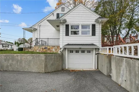 64 Kenyon Road Tiverton RI 02878