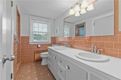 64 Kenyon Road Tiverton RI 02878