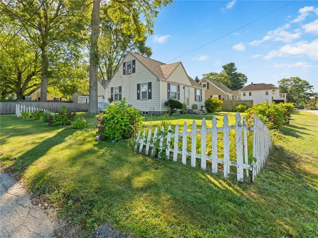 110 Heath Avenue Warwick RI 02888