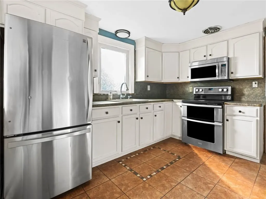 110 Heath Avenue Warwick RI 02888