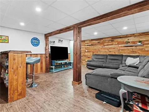 110 Heath Avenue Warwick RI 02888