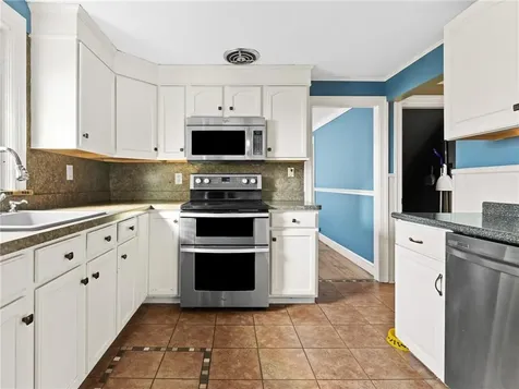 110 Heath Avenue Warwick RI 02888