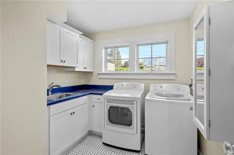 140 Tuckerman Avenue Middletown RI 02842