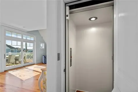 140 Tuckerman Avenue Middletown RI 02842