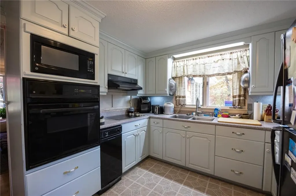 711 Black Plain Road North Smithfield RI 02896