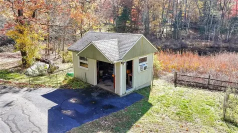 711 Black Plain Road North Smithfield RI 02896