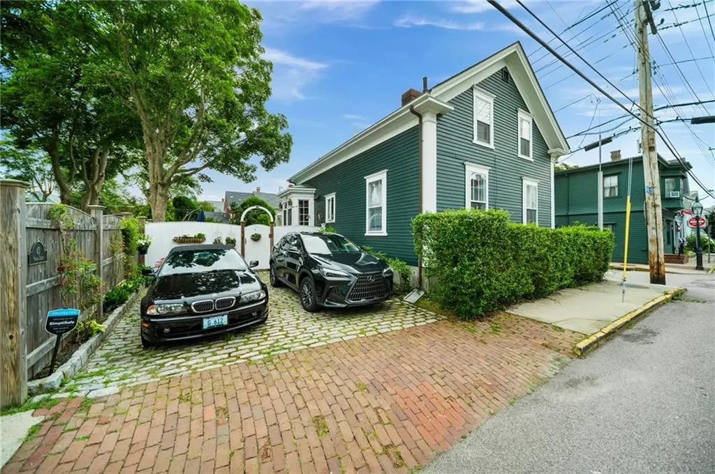 43 Poplar Street Newport RI 02840