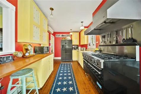 43 Poplar Street Newport RI 02840