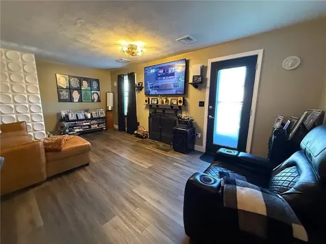 1603 Plainfield Pike Johnston RI 02919