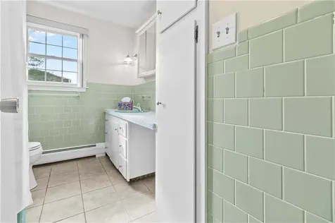 12 Beth Road Tiverton RI 02878