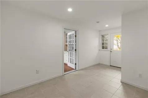 12 Beth Road Tiverton RI 02878