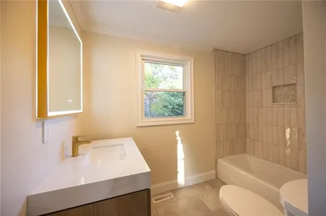 199 First Avenue East Greenwich RI 02818