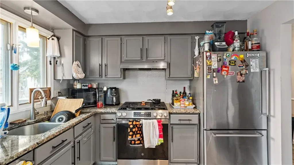 26 Dallas Avenue Warwick RI 02889