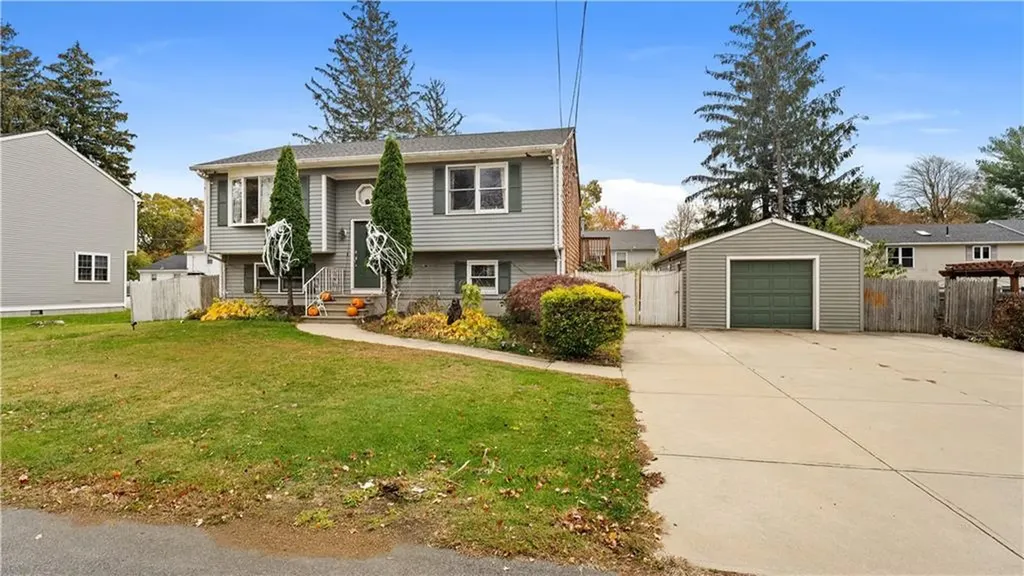 26 Dallas Avenue Warwick RI 02889