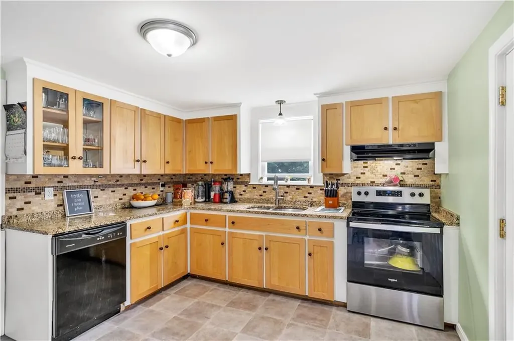 216 Bertenshaw Road Woonsocket RI 02895