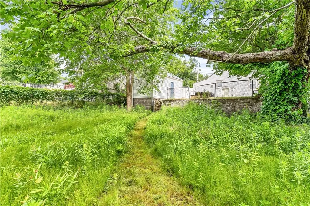 216 Bertenshaw Road Woonsocket RI 02895