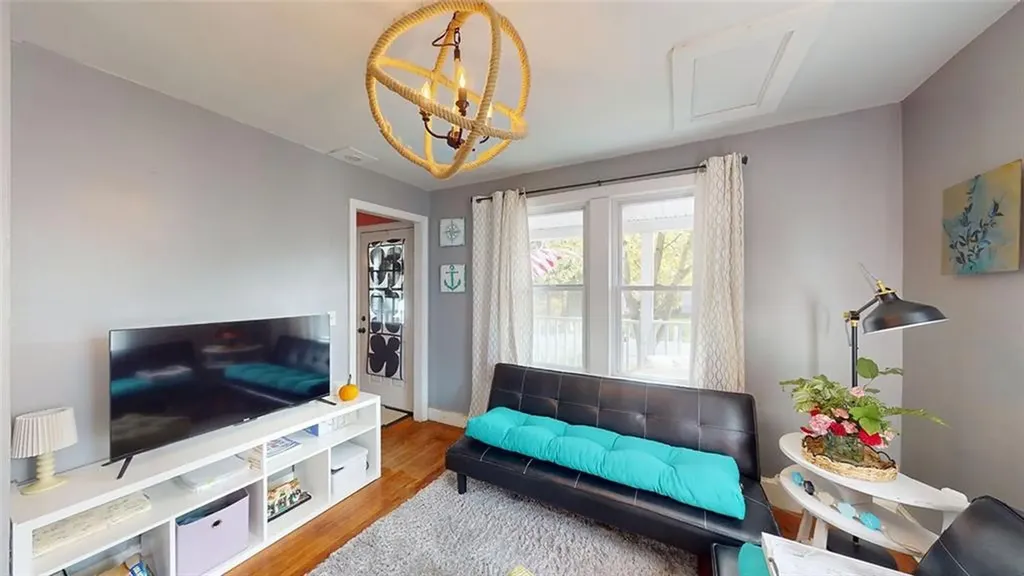 83 Symonds Avenue Warwick RI 02889