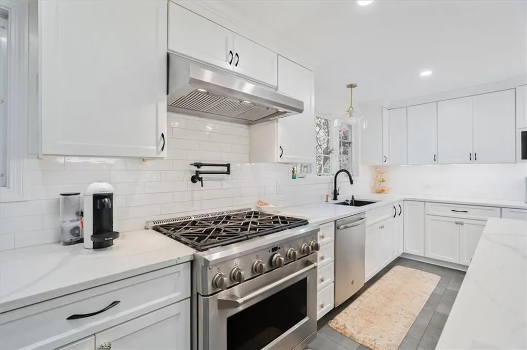 15 Carrie Ann Drive West Warwick RI 02893