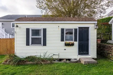 18 Greenbrier Road Narragansett RI 02882