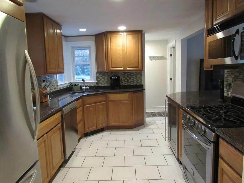 16 Shady Glen Drive Warwick RI 02818