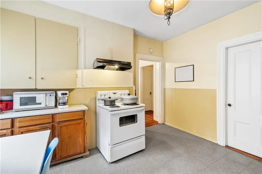33 White Street Pawtucket RI 02860