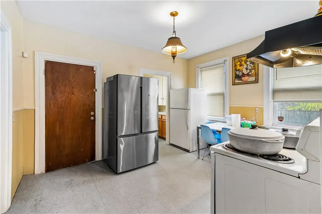 33 White Street Pawtucket RI 02860