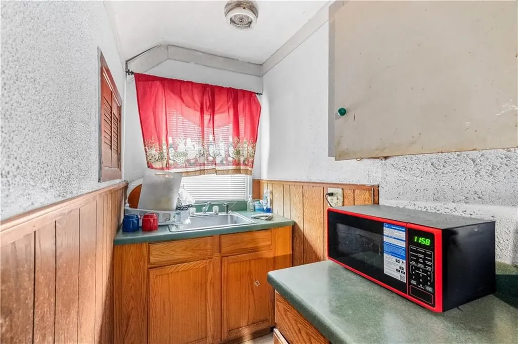 33 White Street Pawtucket RI 02860