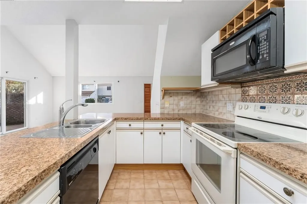 816 Williamsburg Circle Warwick RI 02886