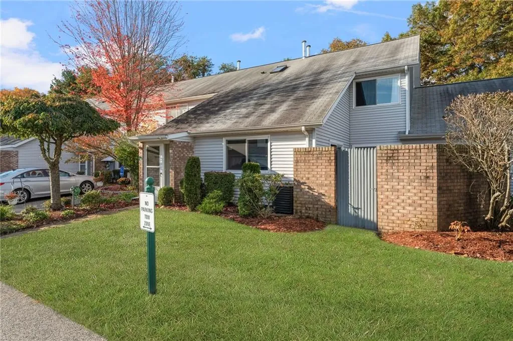 816 Williamsburg Circle Warwick RI 02886