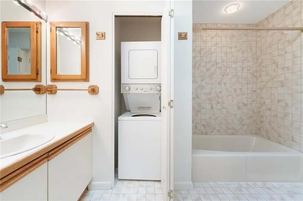 816 Williamsburg Circle Warwick RI 02886