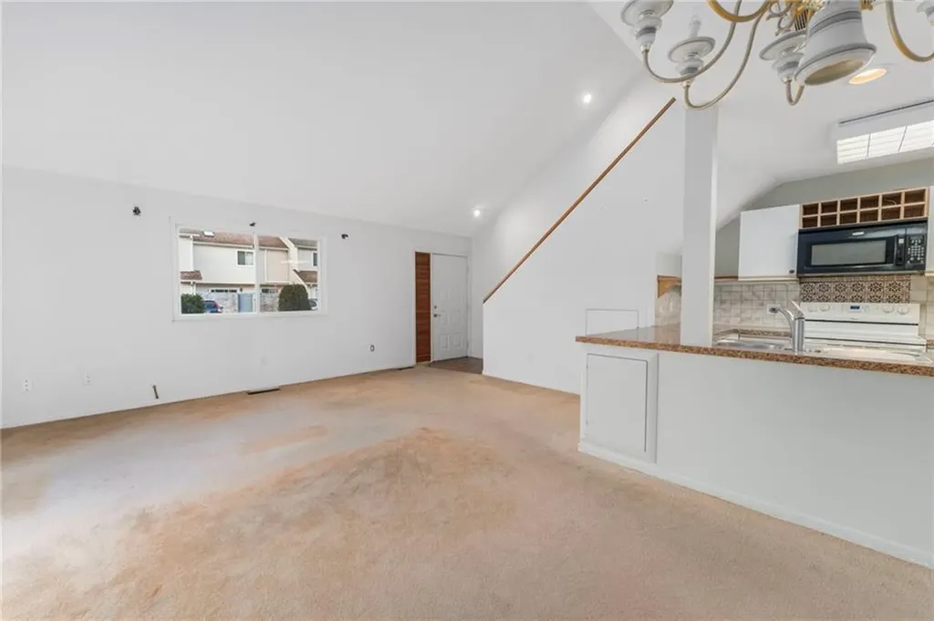 816 Williamsburg Circle Warwick RI 02886