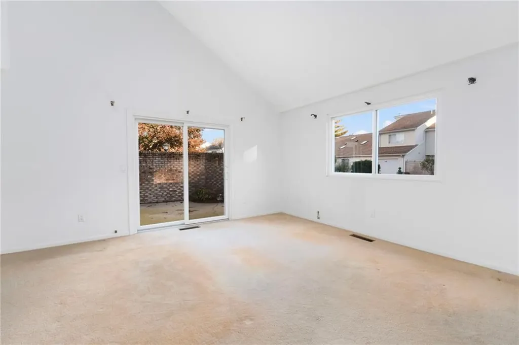 816 Williamsburg Circle Warwick RI 02886