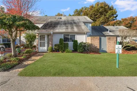 816 Williamsburg Circle Warwick RI 02886