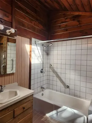 175 Randall Avenue Warwick RI 02889