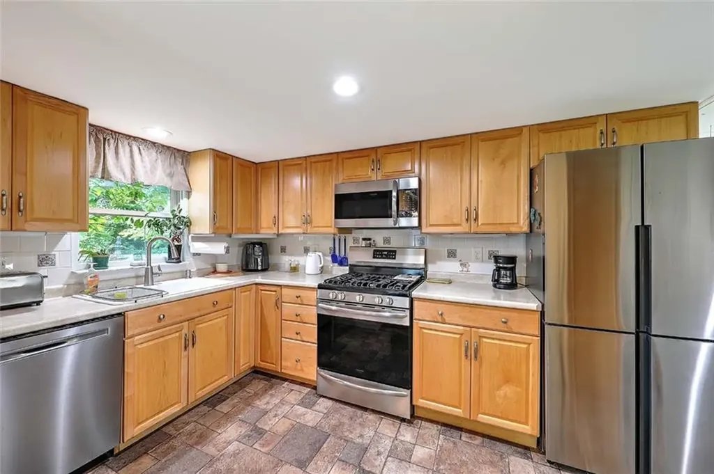 600 Cole Farm Road Warwick RI 02889