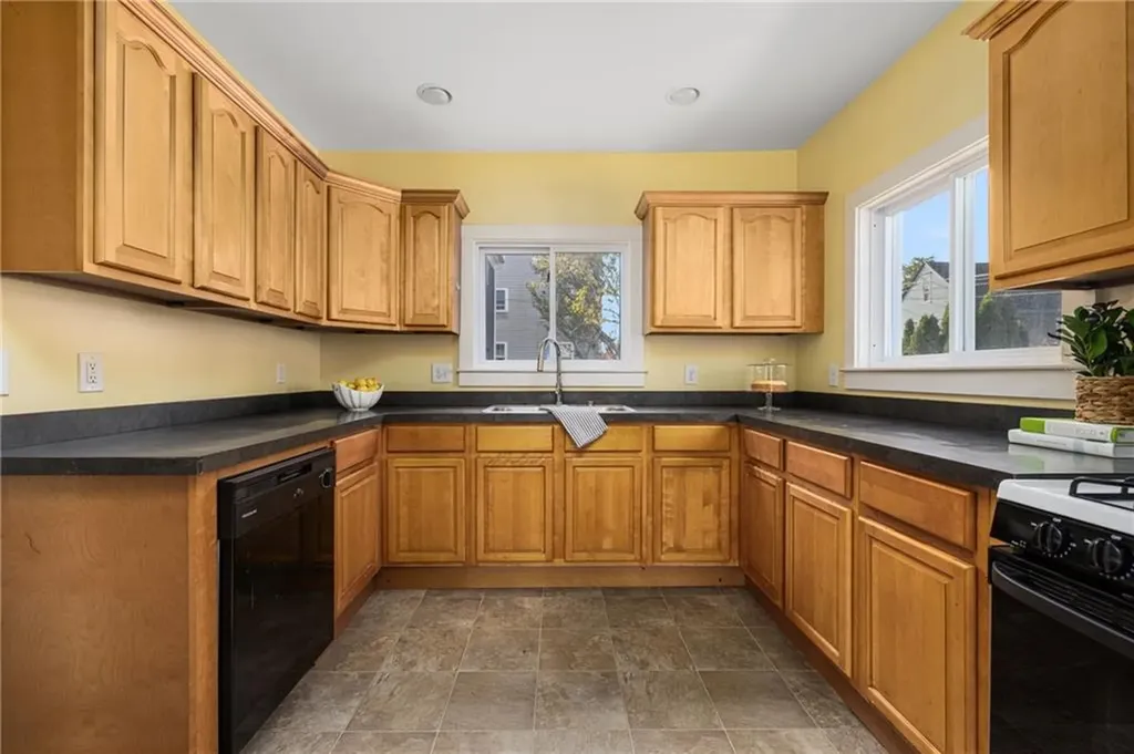 17 19 Meikle Avenue Newport RI 02840