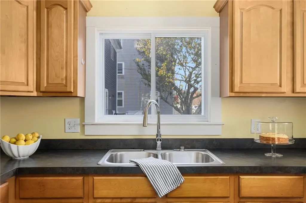 17 19 Meikle Avenue Newport RI 02840