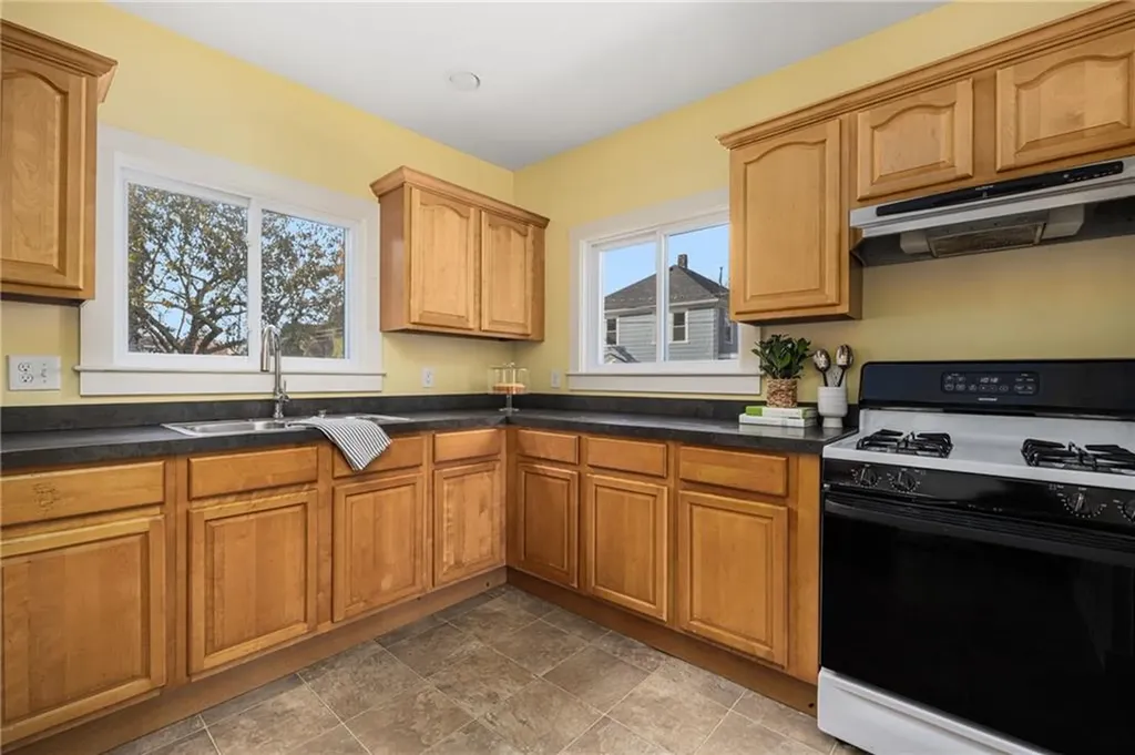 17 19 Meikle Avenue Newport RI 02840