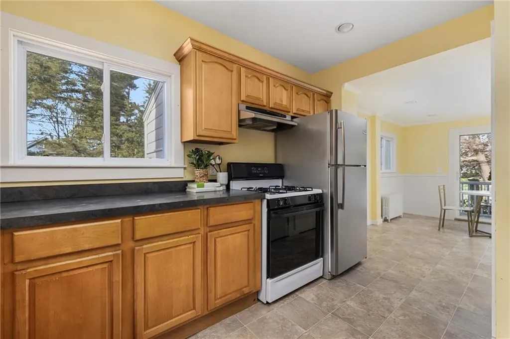 17 19 Meikle Avenue Newport RI 02840