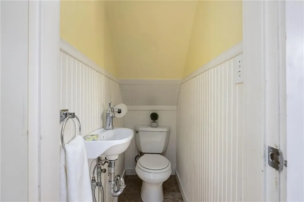 17 19 Meikle Avenue Newport RI 02840
