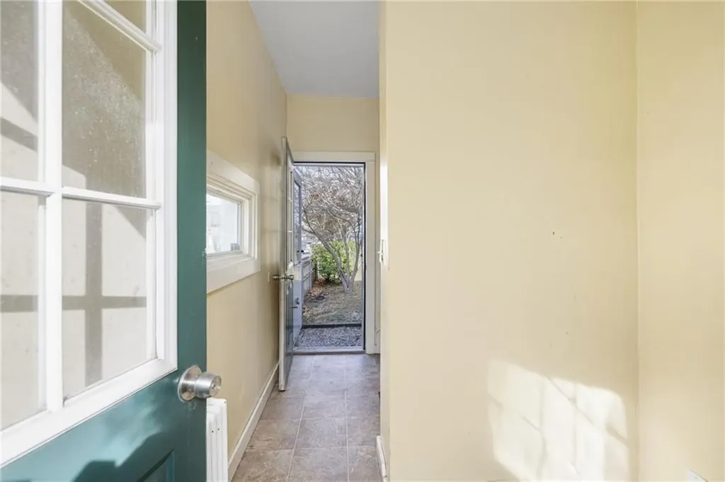 17 19 Meikle Avenue Newport RI 02840