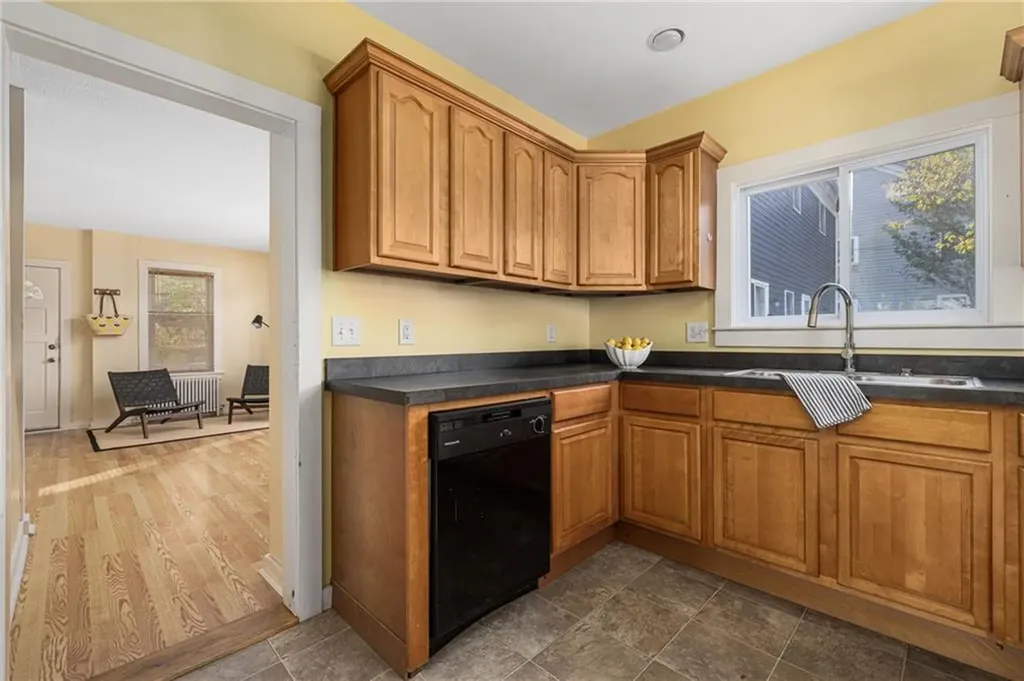 17 19 Meikle Avenue Newport RI 02840
