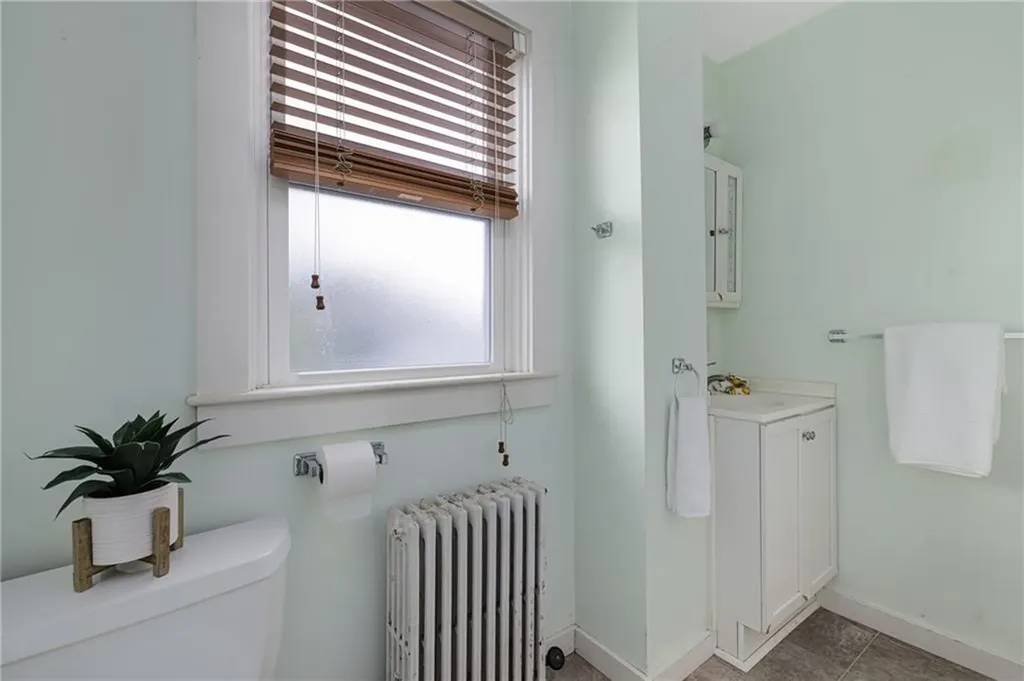 17 19 Meikle Avenue Newport RI 02840