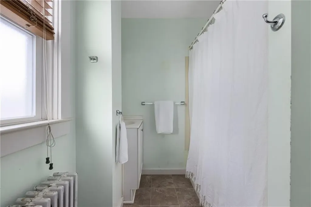 17 19 Meikle Avenue Newport RI 02840