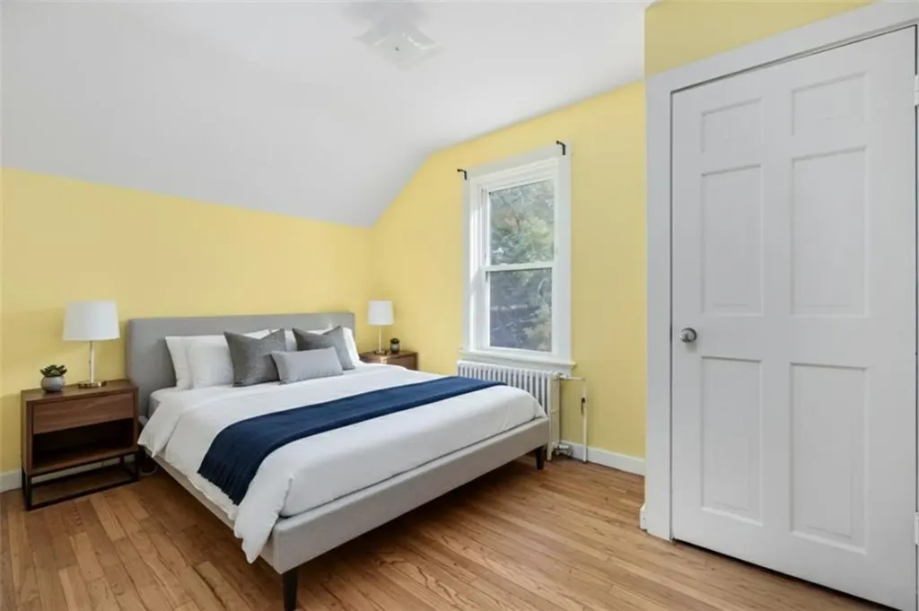 17 19 Meikle Avenue Newport RI 02840