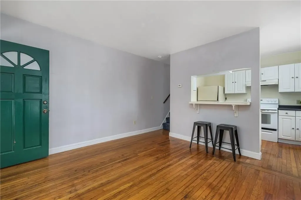 17 19 Meikle Avenue Newport RI 02840