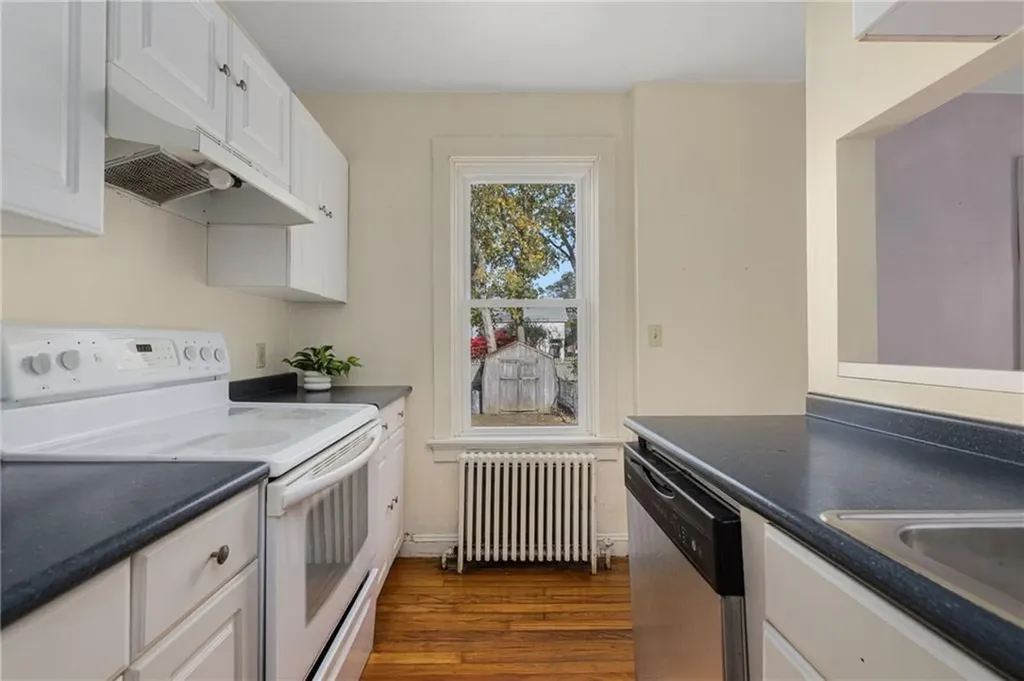 17 19 Meikle Avenue Newport RI 02840